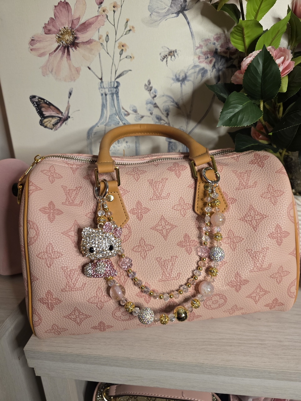 Hello Kitty Rhinestone Bag Charm – Pink & Gold Beaded Keychain